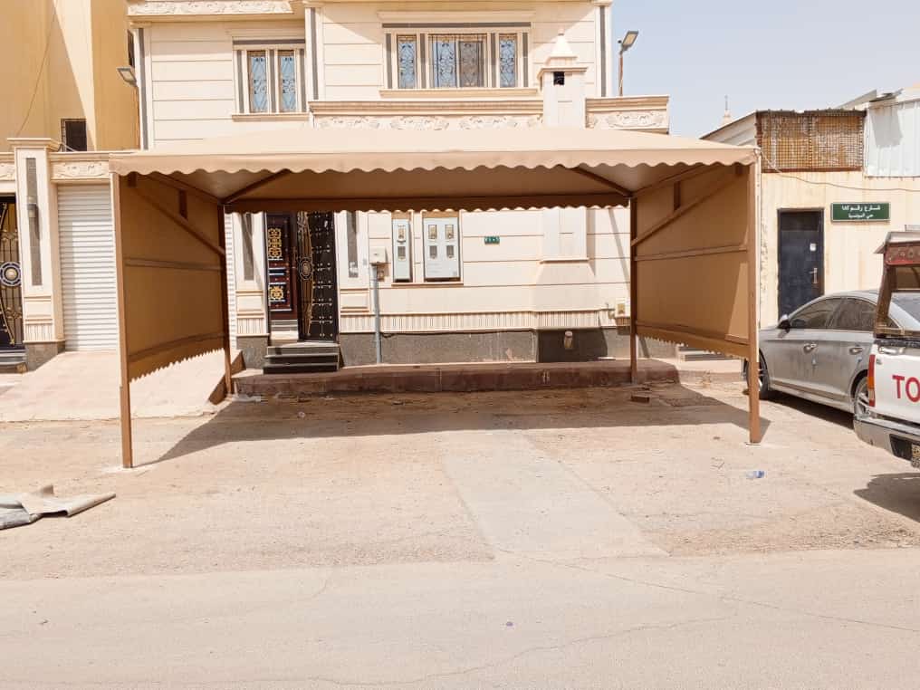 أفضل أشكال مظلات حوش خارجي: هرمية ودائرية في الجنوب